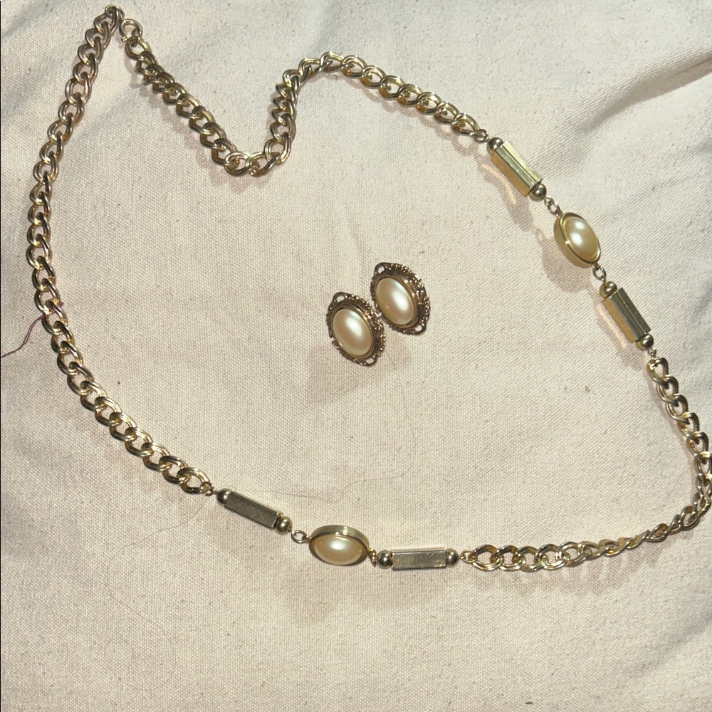 Ruby Lane Vintage Set Necklace and Earrings